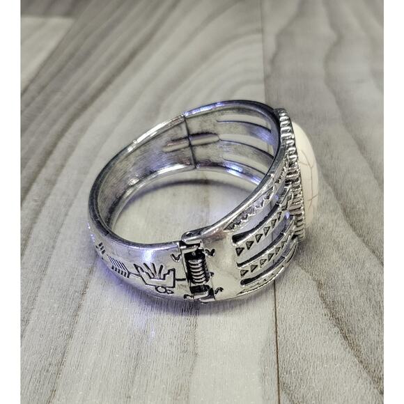 Aztec metal Cuff Bracelet - Picture 6 of 7